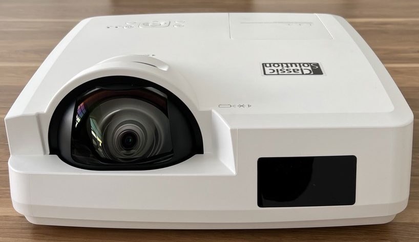 Ультракороткофокусный проектор Classic Solution CS-770UST